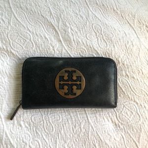 Tory Burch logo wallet